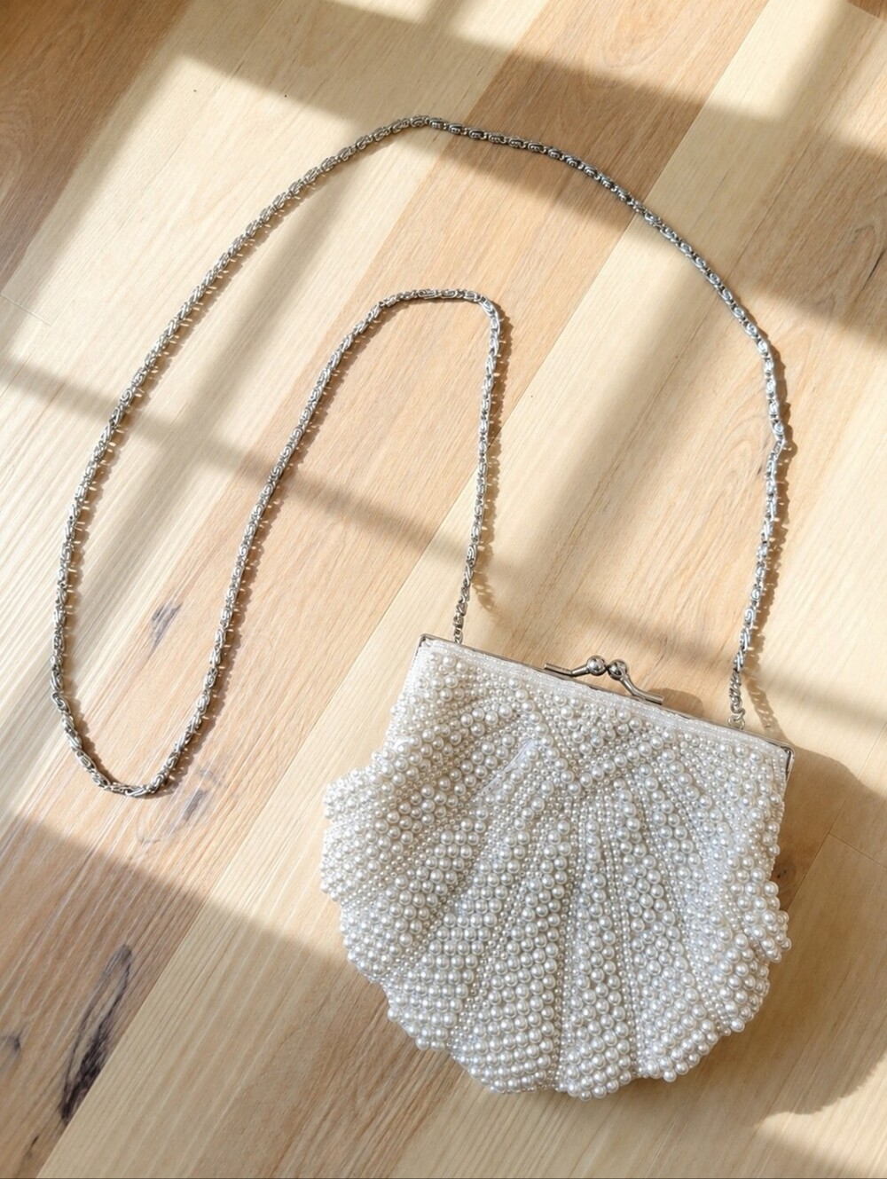 Vintage La Regale Ivory Faux Pearl Beaded Shell Clutch Purse Wedding Evening Bag